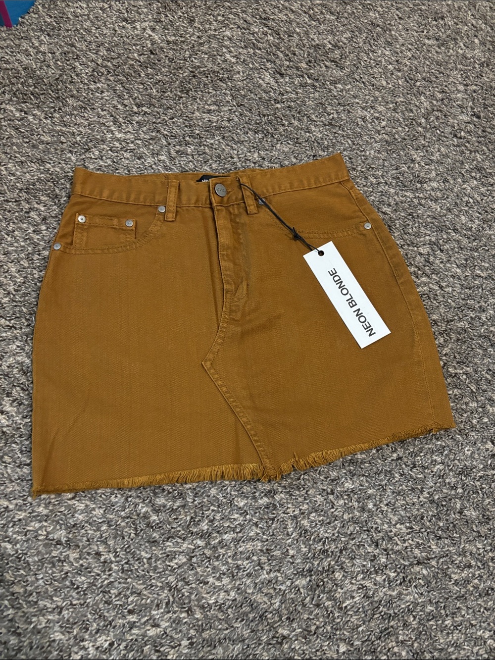Neon Blonde NWT Women’s Size 25 Honey Brown Mini Skirt Denim Raw Hem “Tease”